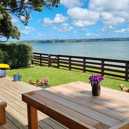 Red Rock Cottage, Beachfront Luxury Clarks Beach Exterior photo