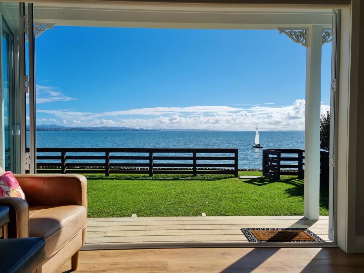 Red Rock Cottage, Beachfront Luxury Clarks Beach Exterior photo