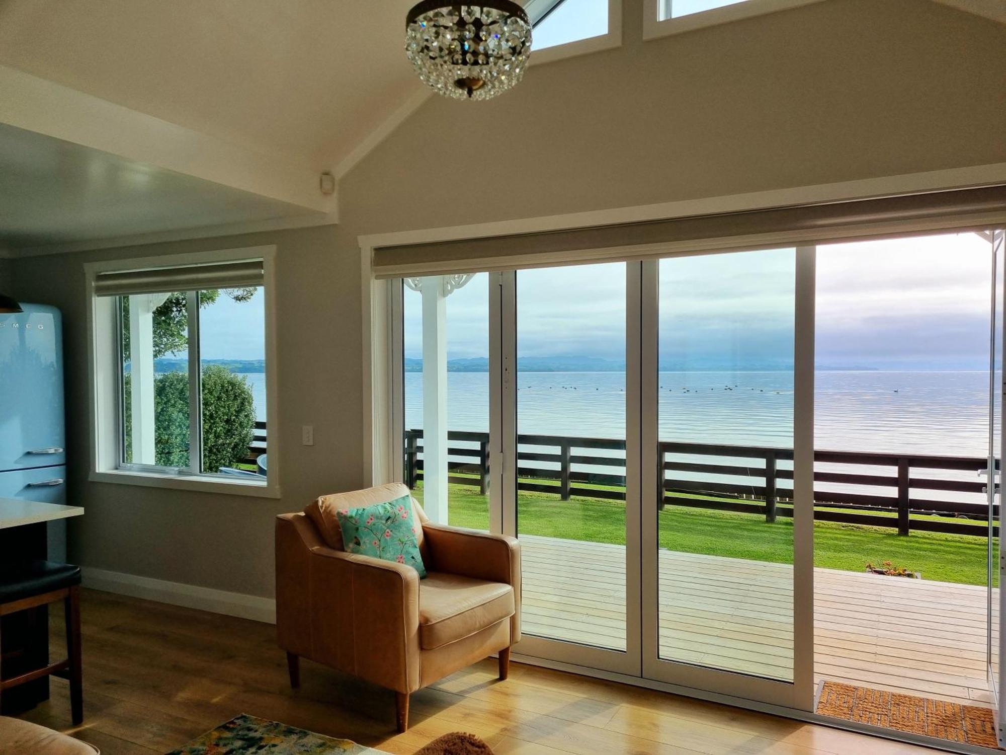Red Rock Cottage, Beachfront Luxury Clarks Beach Exterior photo